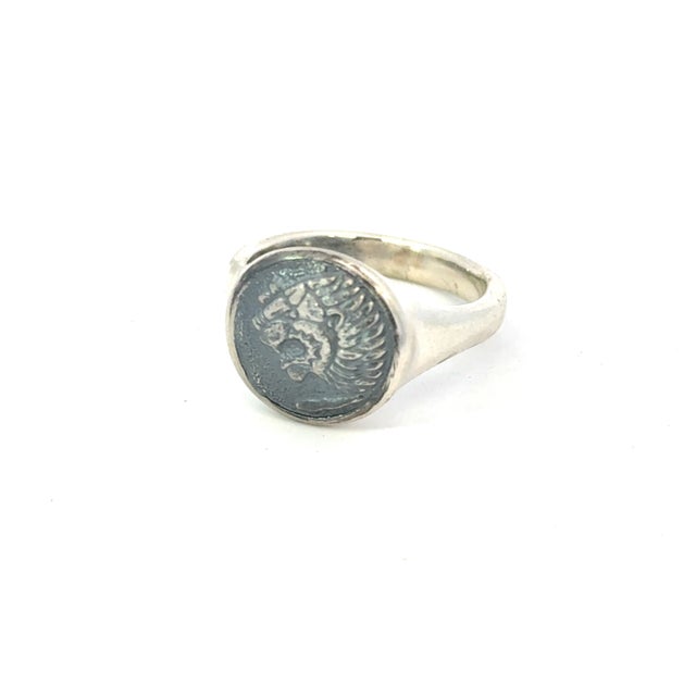 Contemporary David Yurman Mens Lion Signet Ring Size 8 Sterling Silver Estate For Sale - Image 3 of 7