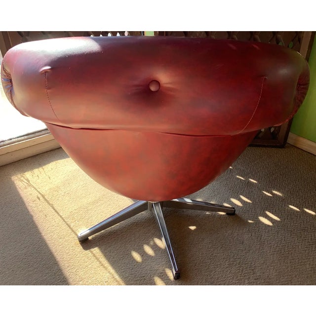 Overman Sweden Pair of Vintage Mod Overman International Red Vinyl Swivel Pod Chairs Ca 1978 For Sale - Image 4 of 16