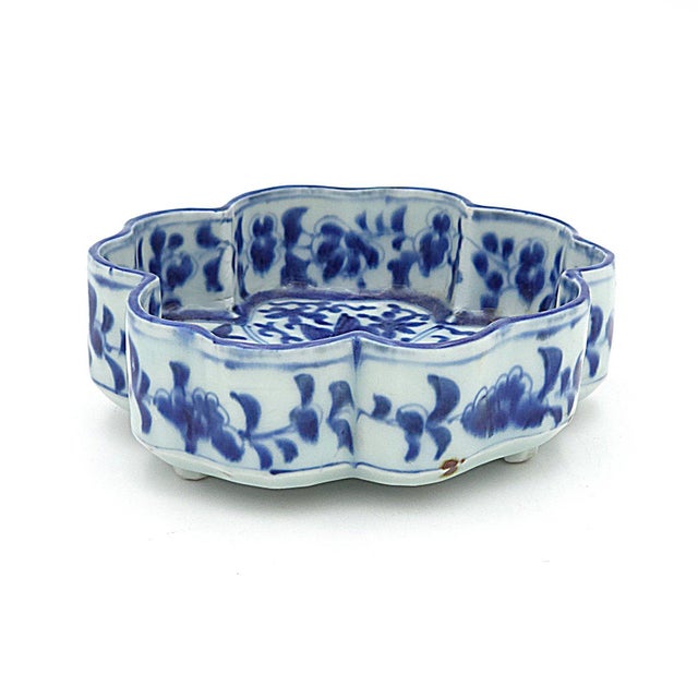 Asian 19th Century Blue and White Lobed Dish, Japan For Sale - Image 3 of 7