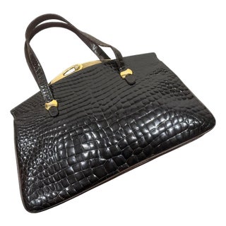An Elegant 1960s Vintage Dark Brown Leather and Brass Clasp Italian Hand-Bag For Sale