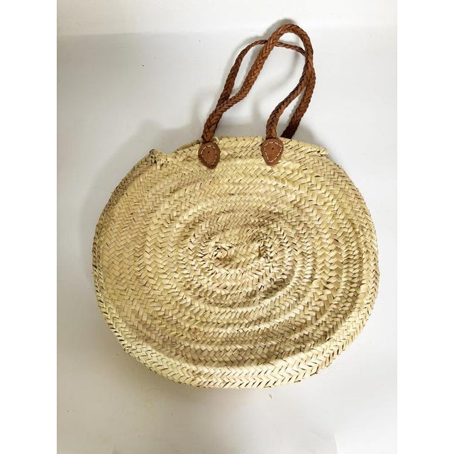 Woven rattan and leather bag, bohemian style, France, 20th century. Charming round bag made from woven natural fibers,...
