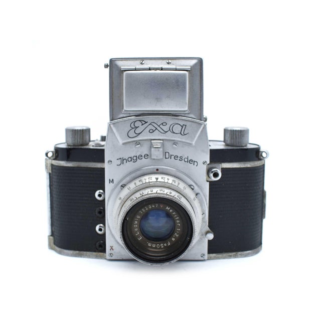 Experience the pinnacle of Mid-Century German engineering with this authentic Ihagee (often read as Jhagee) Dresden EXA...