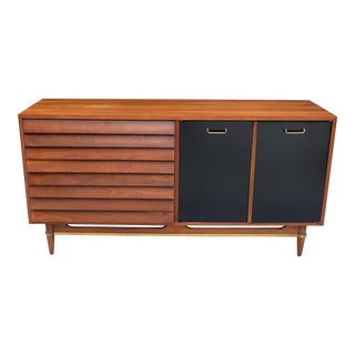 1960s Vintage Mid Century Modern American of Martinsville Dania Line Walnut Sideboard by Merton Gershun For Sale