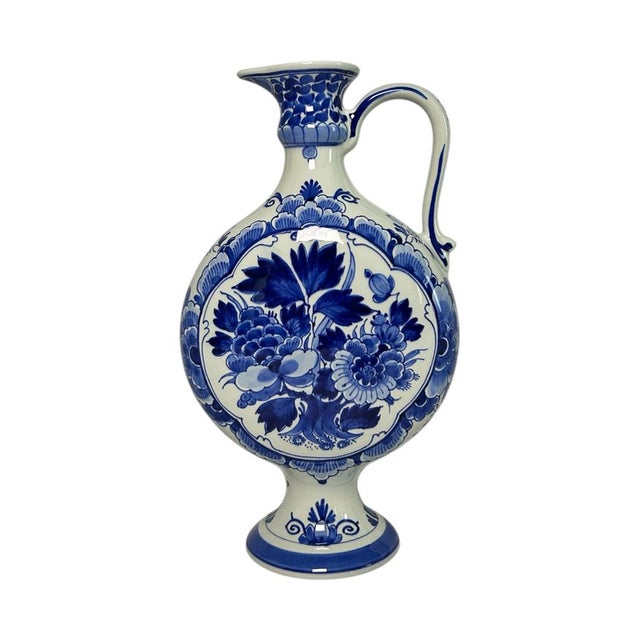 Blue Vintage Hand-Painted Floral Handled Vase by M.W. Verdoold for Royal Delft, 1975 For Sale - Image 8 of 8