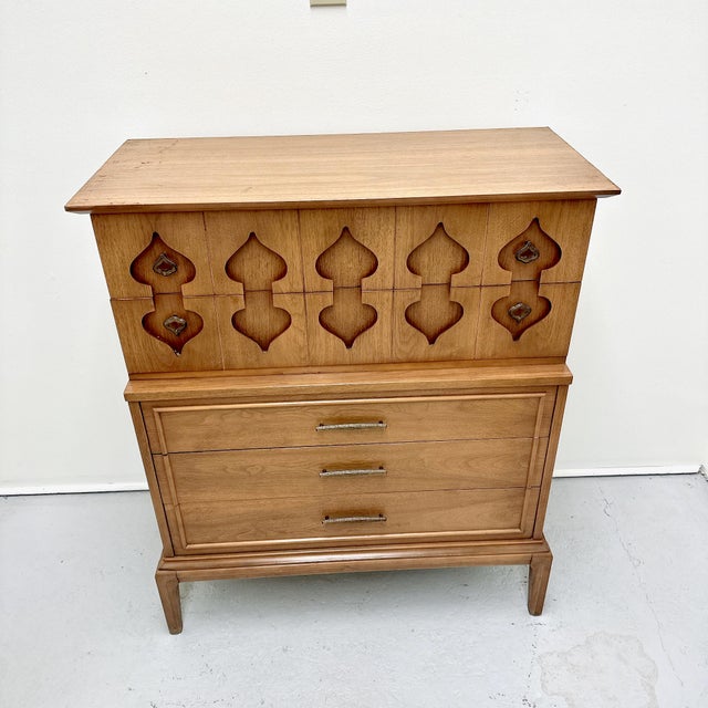 Kent Coffey 1950s Mid-Century Modern Tall Boy Chest of Drawers Kent Coffey Perspecta Moroccan, Attributed For Sale - Image 4 of 13