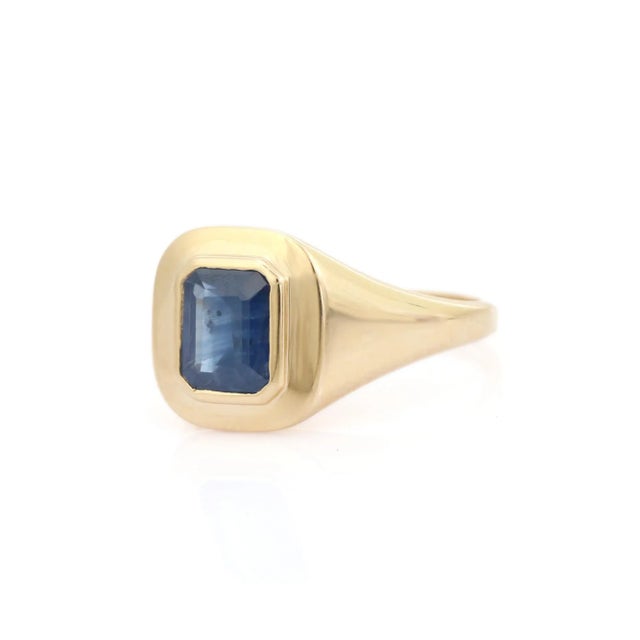 Metal Vintage-Inspired 14k Gold Blue Sapphire Ring Size 6.5 For Sale - Image 7 of 14