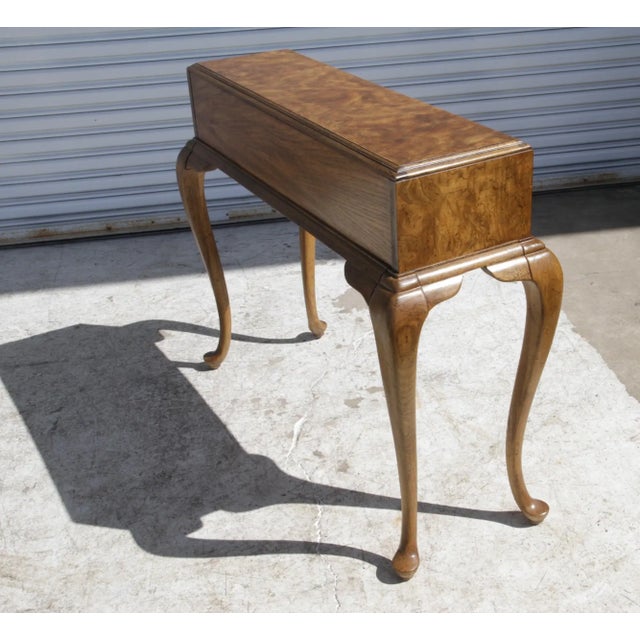 1970s American of Martinsville 2 Drawer Burl Queen Anne Style Writing Table For Sale - Image 13 of 13