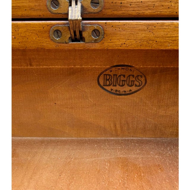 Biggs Furniture, Mahogany, Sheraton Style, Swivel and Hinged Flip Top Mechanism, Game Table, W/Hidden Drawer, Scalloped Edges, and Fluted Legs, 1950 For Sale - Image 11 of 12