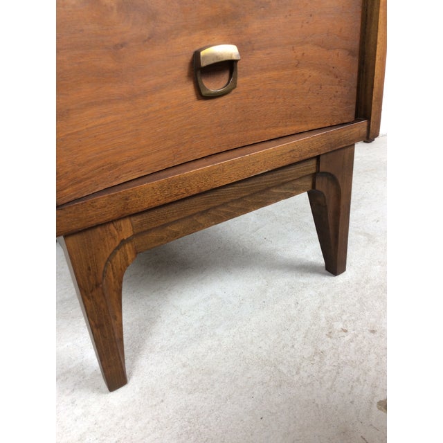Wood Mid Century Modern Four Drawer Writing Desk With Curved Drawer Fronts and Brass Hardware For Sale - Image 7 of 11