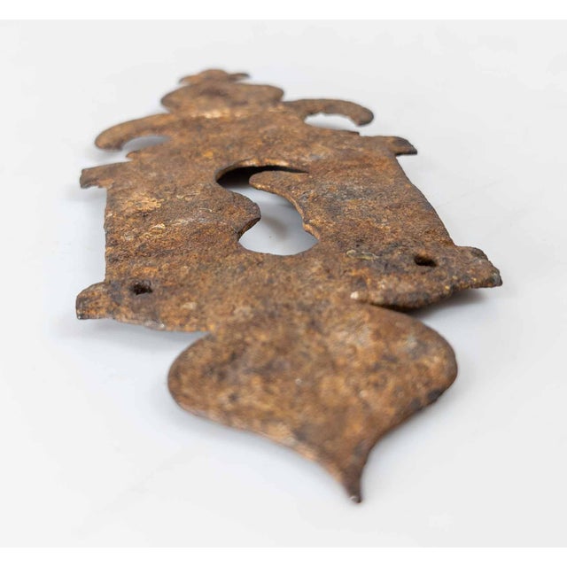 Metal 18th Century or Earlier American or German Wrought Iron Escutcheon Plate Lock For Sale - Image 7 of 8