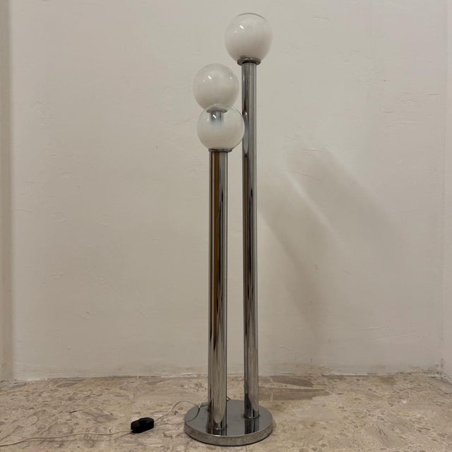 Vintage 1970s floor lamp in true Space Age style, featuring three chromed metal stems of varying heights mounted on a...