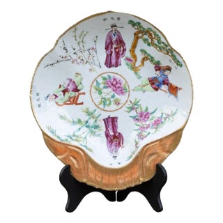Chinese Qing Dynasty Wu Shuang Pu Scalloped Porcelain Dish, 1800s For Sale