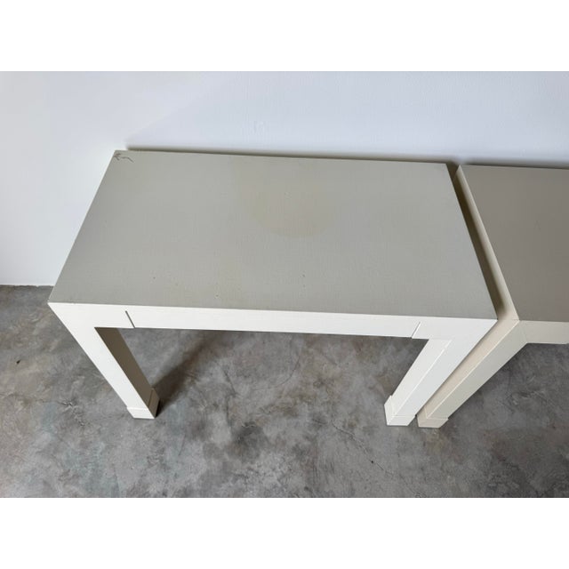 1980s Postmodern Parsons-Style Raffia Cloth Covered End Tables / Nightstands - a Pair For Sale In Miami - Image 6 of 12