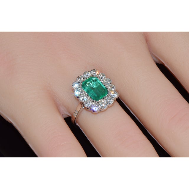 Metal Gia Certified Natural 3.10Cts vs F Diamond Emerald 18k Solid Gold Milgrain Bezel Halo Ring, Size 6.5 For Sale - Image 7 of 14