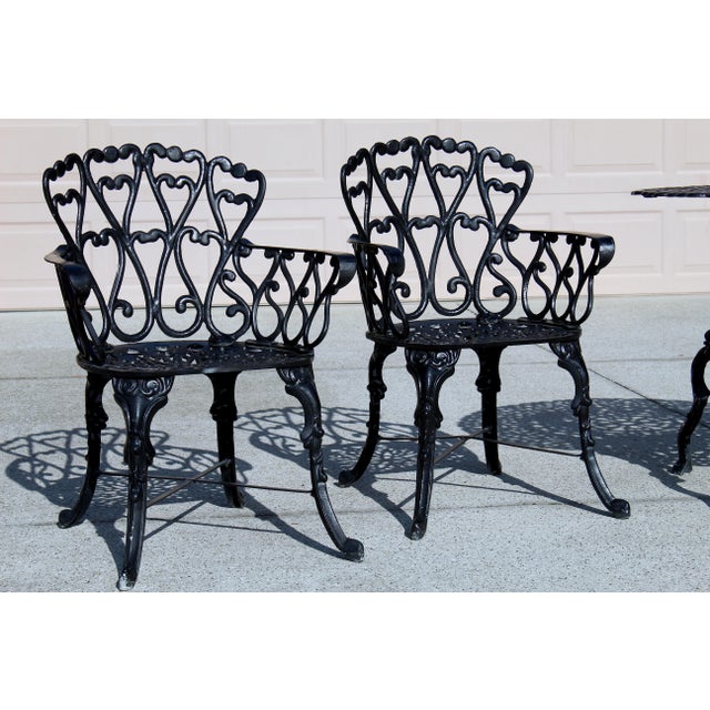 Mid-Century Ornate Cast Aluminum Patio Dining Set – Filigree Round Table With 4 Heart-Back Armchairs For Sale - Image 9 of 16