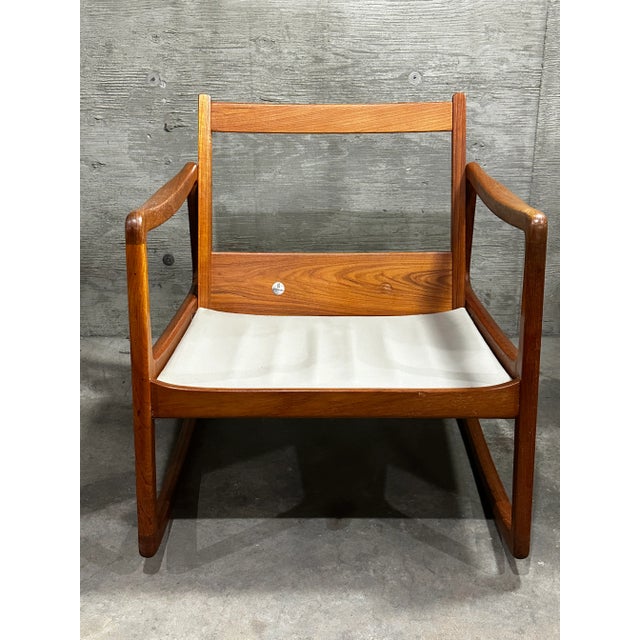 This Ole Wanscher FD-120 rocking chair, designed in the 1950s for France & Søn, remains largely in its original state with...