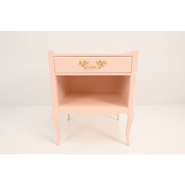 Henredon French Provincial Louis XV Style Pink Lacquered Nightstands, Pair | Newly Refinished For Sale - Image 10 of 15