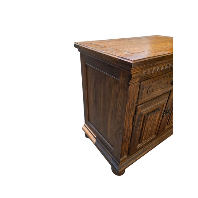 Gothic 1990s Ethan Allen Royal Charter Oak Nightstand End Table Cabinet For Sale - Image 3 of 15