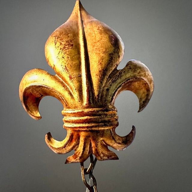 Vintage Gilt Metal Fleur De Lys Sconces Light Fixture – Hollywood Regency Salvador Italy For Sale - Image 12 of 14