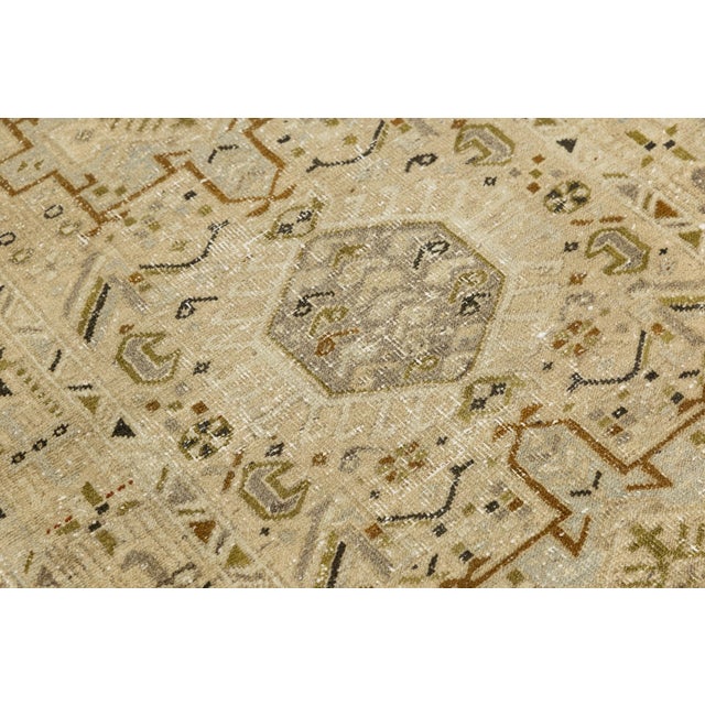 Antique Heriz Serapi Wool Runner – Neutral Geometric Hallway Gallery Runner 3x11 For Sale In New York - Image 6 of 9