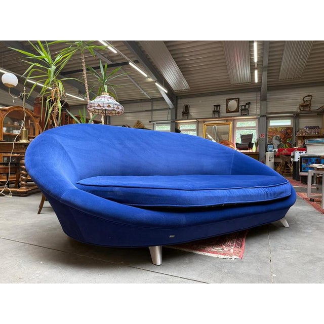 Exclusive, cozy Chesterfield 3-seater sofa. Dimensions: W/D/H = 250/140/93cm. Bretz UFO/Pool 4-seater sofa in glamorous...