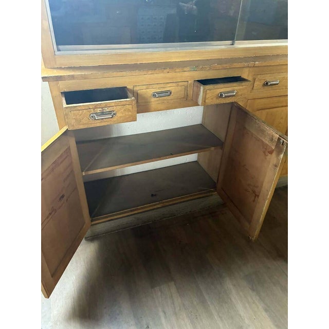 Superb vintage shop/retail display cabinet. Full of character, in its original condition, dating from the 1950s. Made of...