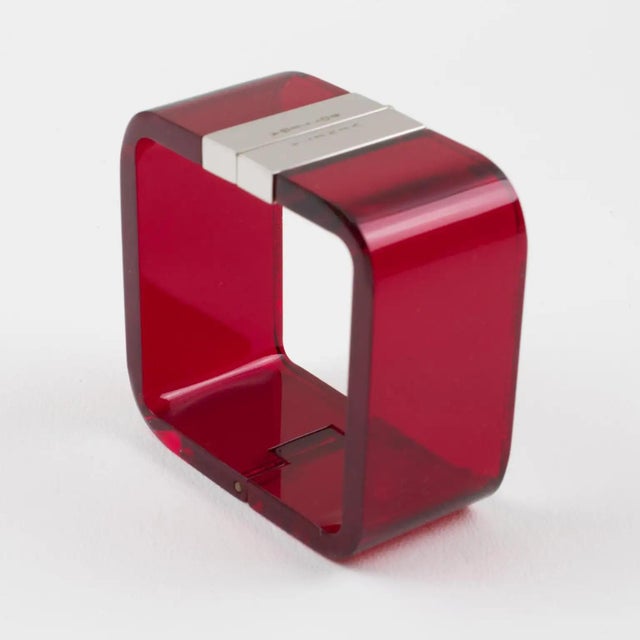 Red Bottega Veneta Magenta Acrylic and Silvered Metal Bangle Bracelet For Sale - Image 8 of 9