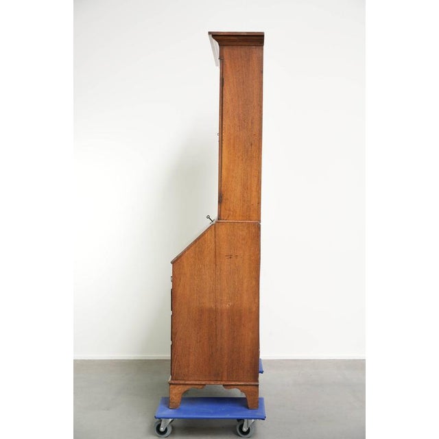 Antique English Oak Bookcase with Upright and Original Glass, 1700s For Sale - Image 6 of 17