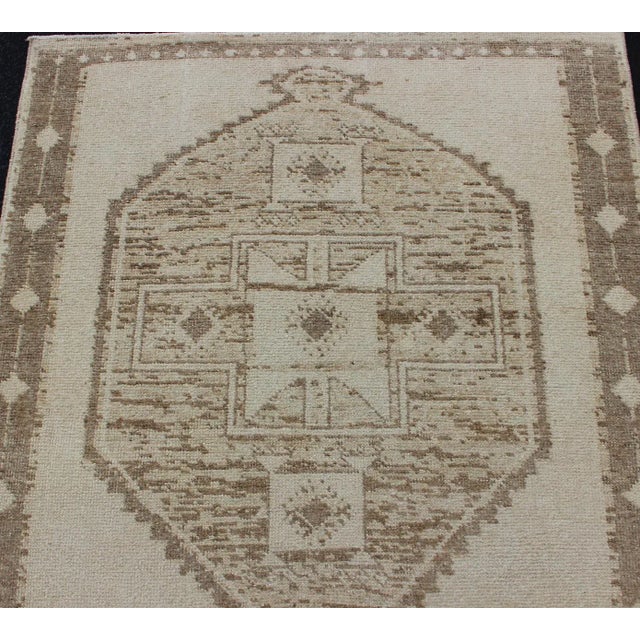 Vintage Turkish Oushak Wide Runner With Three Geometric Medallions in Neutral Colors For Sale - Image 10 of 13