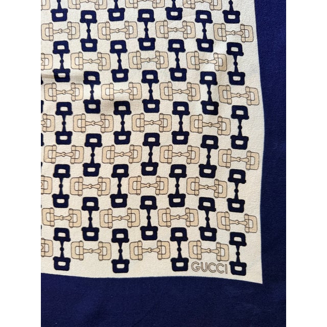 Modern 1980s Gucci Stirrups Vintage 1980s Men's Silk Scarf For Sale - Image 3 of 9