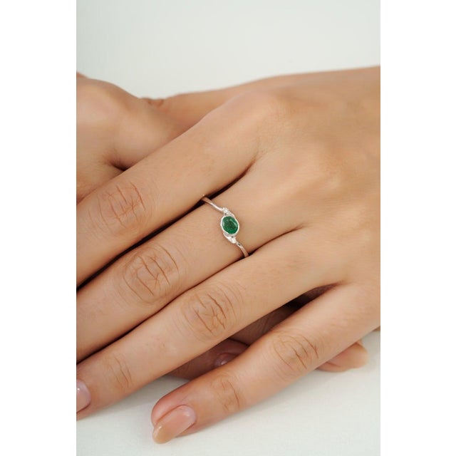 Elegant Oval Emerald & Diamond Bezel-Set Ring in Sterling Silver, Size 8.5 For Sale - Image 6 of 10