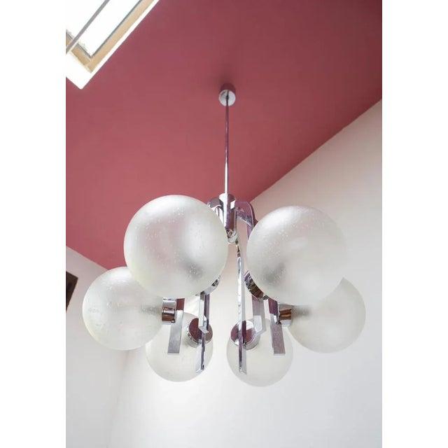 It is impeccable. Metal, glass, electricity \. Up to 250V (Europe/UK Standard).The wiring of this item may be original and...