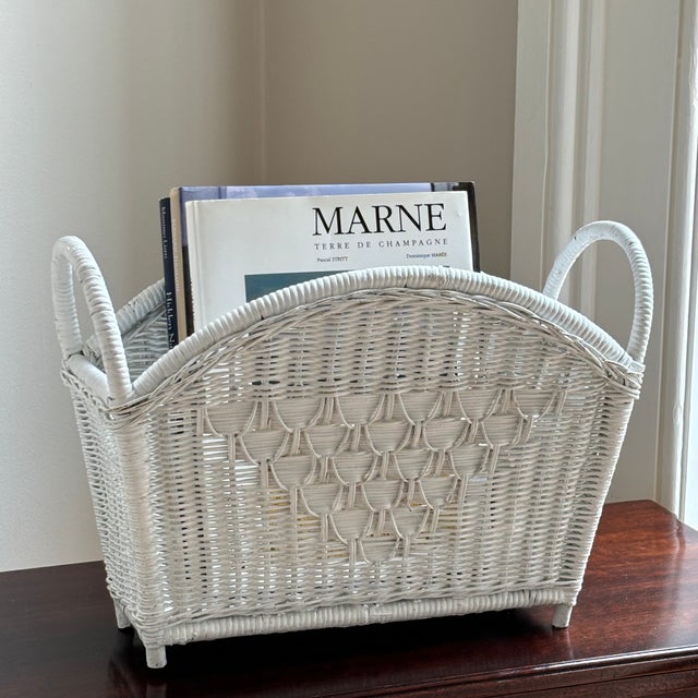 Mid-20th Century White Wicker Magazine / Book Holder For Sale - Image 4 of 12