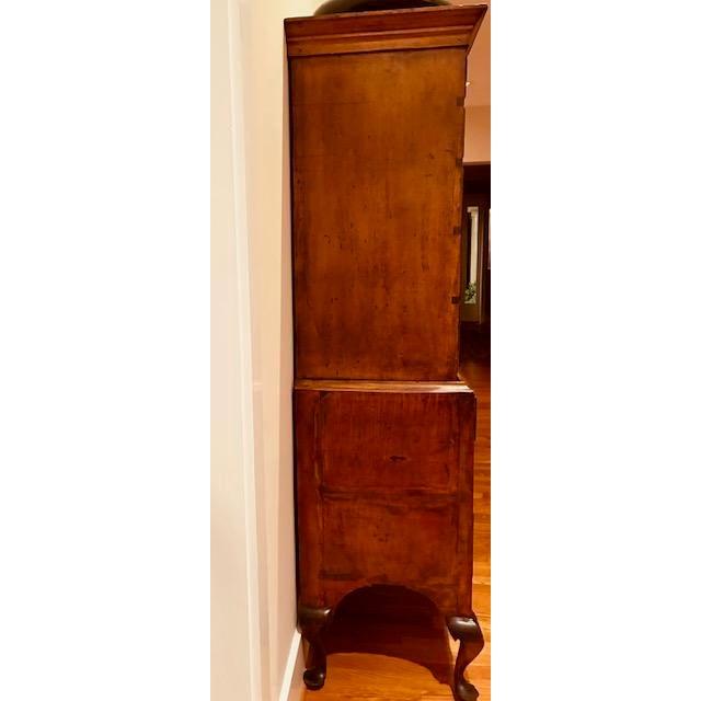 Traditional Late 18th Century Queen Anne Maple Chest-on-Chest For Sale - Image 3 of 5