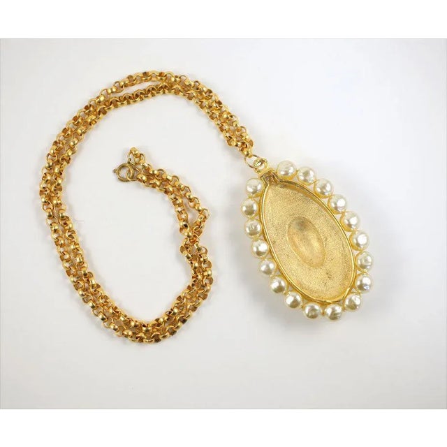 Metal 1970s Pendant Necklace With Faux Baroque Pearls For Sale - Image 7 of 8