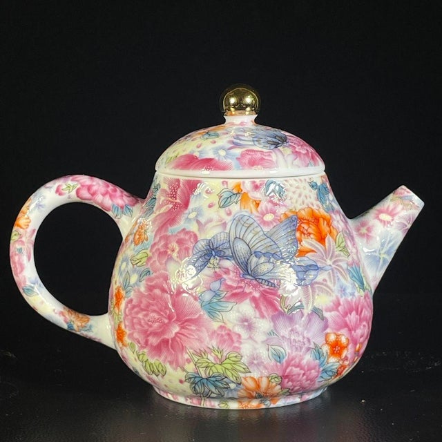 Late 20th Century Chinese Famille Rose Millefleur Porcelain Teapot & Tea Cup Set - Set of 5 For Sale In Los Angeles - Image 6 of 9