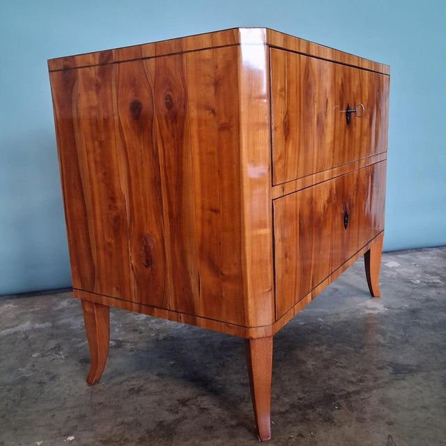 Early 19th Century Antique Biedermeier Chest of Drawers in Cherrywood, 1820 For Sale - Image 5 of 18