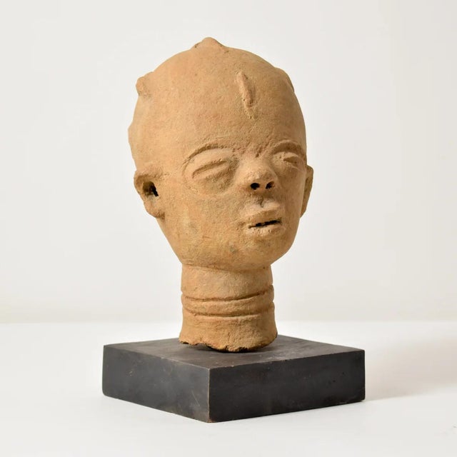 Terra Cotta Early 20th Century Terracotta Clay Funerary Portrait Akan Asante Nsodia on Custom Base Ghana For Sale - Image 8 of 9