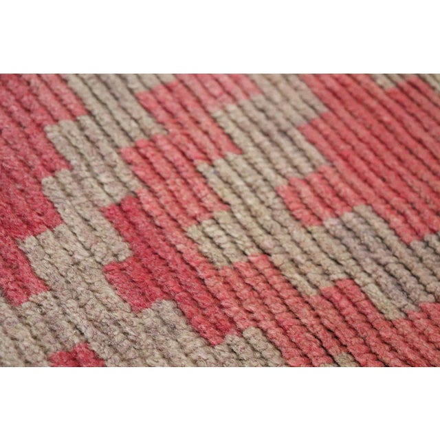 Nice early 20th century Turkish rug with a beautiful geometric decoration entirely hand knotted with wool.