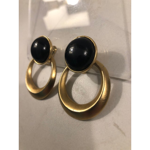 Metal 1970s Trifari Black Enamel & Gold Door Knocker Earrings, A Pair For Sale - Image 7 of 8