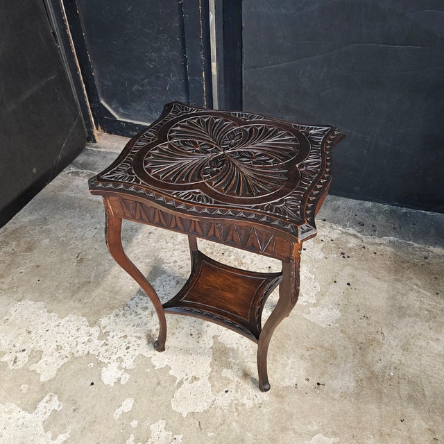 Late 19th Century Pretty English Oak Carved Top Shaped Leg Side Table For Sale - Image 4 of 11