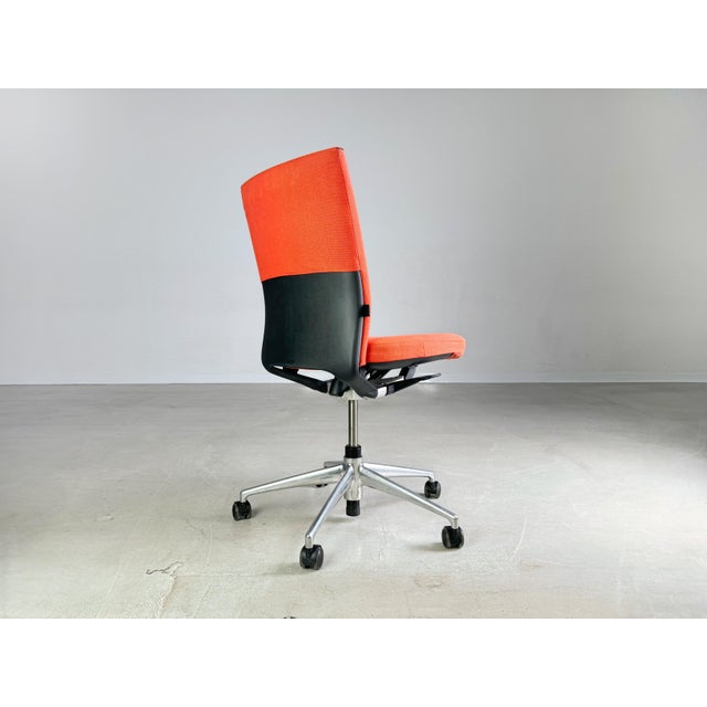 Red, Blue, Gray & Black Office T-Chair from Vitra For Sale - Image 9 of 16