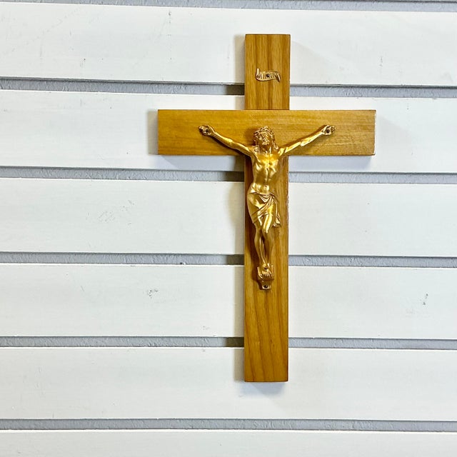 1940s Vintage Traditional Rustic European German Pine Crucifix For Sale - Image 4 of 9