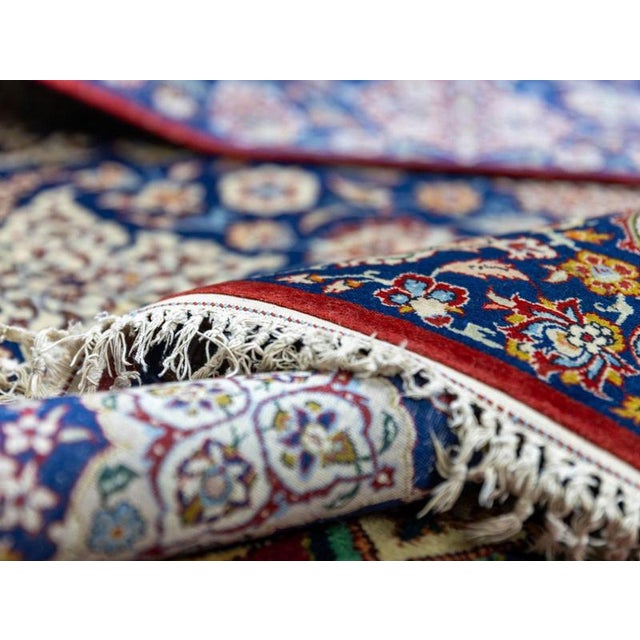 Hand-Knotted Isfahan Rug in Wool For Sale - Image 13 of 18