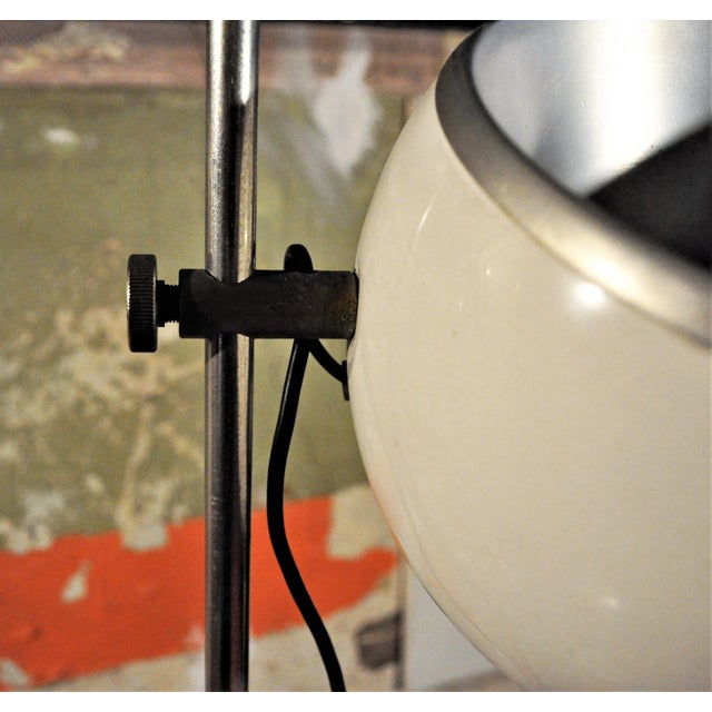 This floor lamp in lacquered and chromed metal was produced in Italy during the 1970s. European Plug (up to 250V).The...