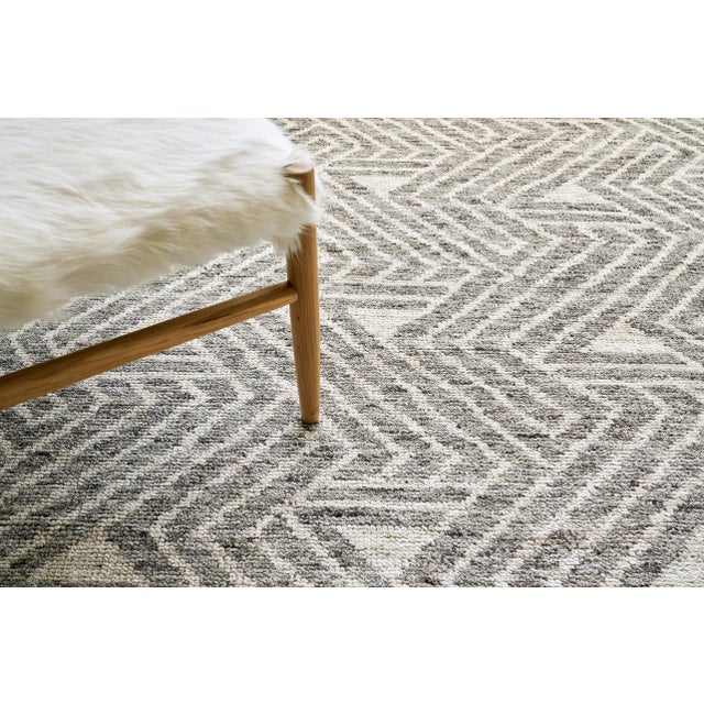 Exquisite Rugs Eaton Hand-Knotted New Zealand Wool & Bamboo Silk Charcoal/Ivory Rug-10'X14' For Sale In Los Angeles - Image 6 of 7