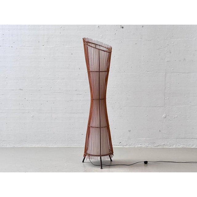 French Floor Lamp in Light-Stained Rattan and Bamboo, 1960s For Sale - Image 5 of 16