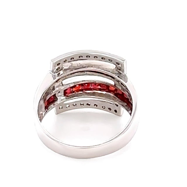 14ct White Gold Garnet and Diamond Ring 0.26ct 6.35g, Size 8.75 For Sale - Image 4 of 8