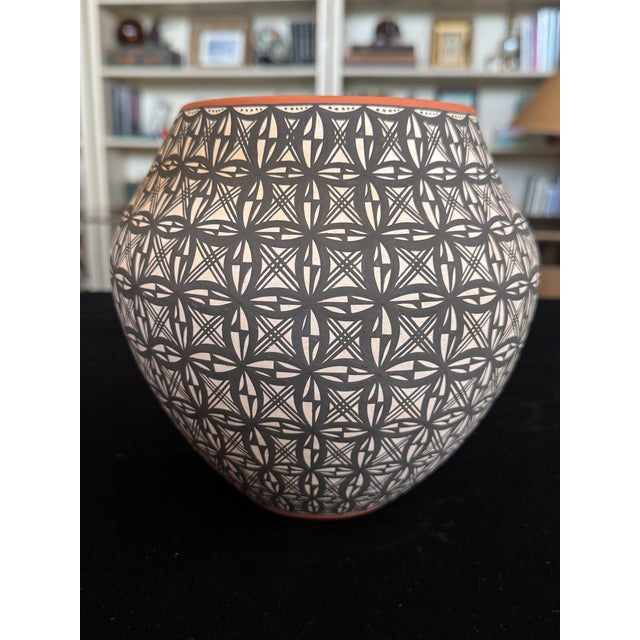 Acoma Pueblo Fine Line Pottery Jar by L. Antonio — Intricate Geometric Star Motif, Hand-Coiled, 7" For Sale In Palm Springs - Image 6 of 11