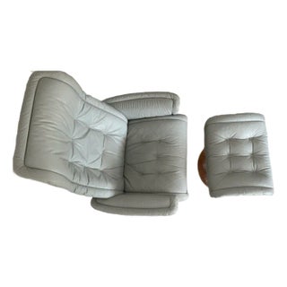 Mid-Century Modern Ekornes-Styled Leather & Teak Chair & Ottoman For Sale